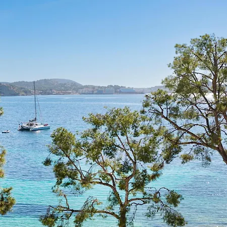 卡拉福内尔斯酒店 4* 帕格拉