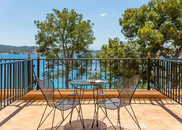 卡拉福内尔斯酒店 4*