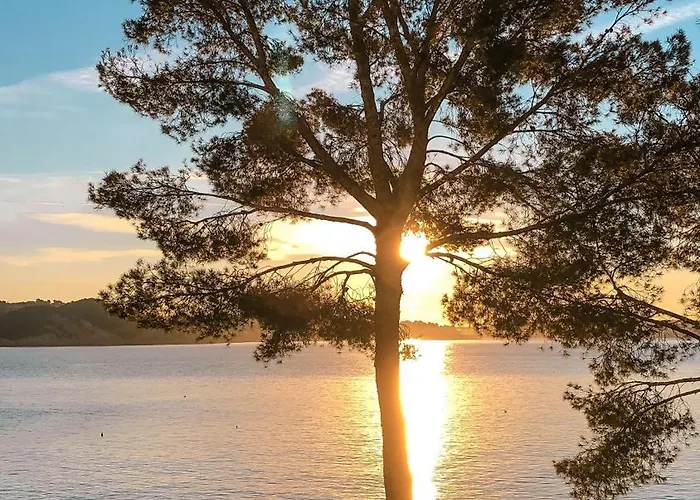 卡拉福内尔斯酒店 4*