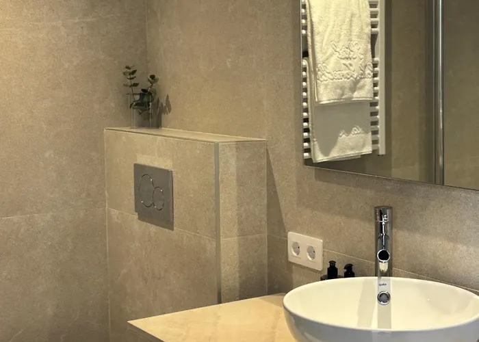 卡拉福内尔斯酒店 4*