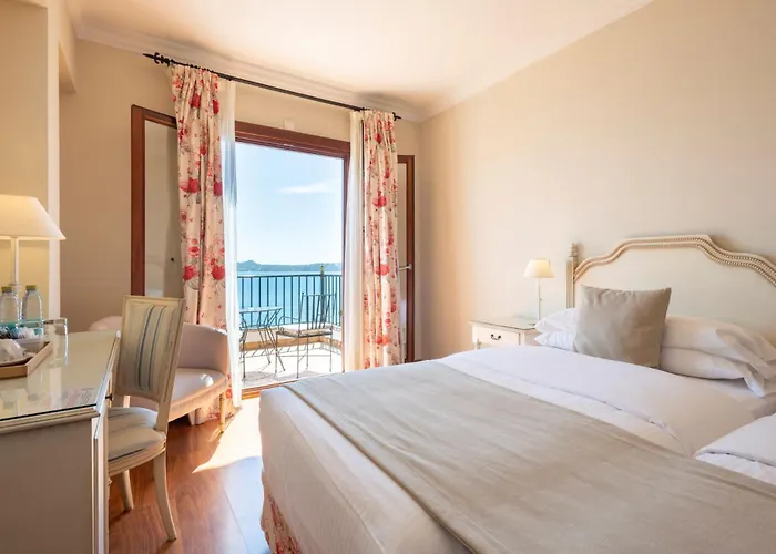 卡拉福内尔斯酒店