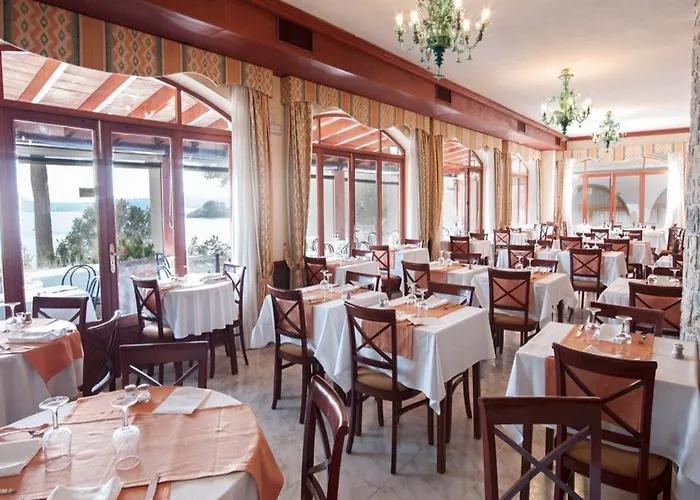 卡拉福内尔斯酒店 酒店 4*