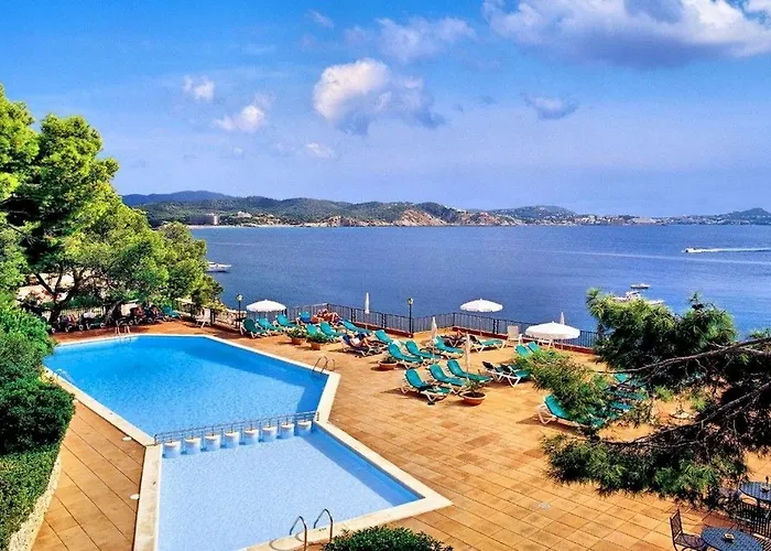 卡拉福内尔斯酒店 4* 帕格拉