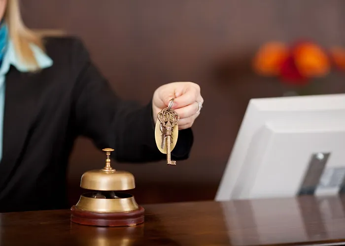 卡拉福内尔斯酒店 4*