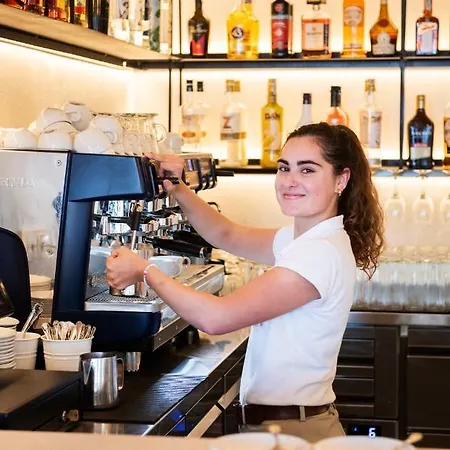 卡拉福内尔斯酒店 4* 帕格拉