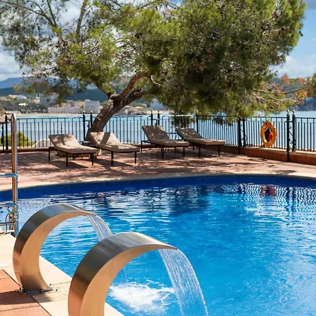 卡拉福内尔斯酒店 4* 帕格拉