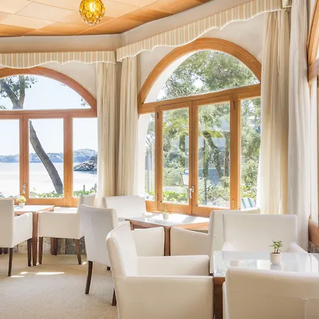 卡拉福内尔斯酒店 4*