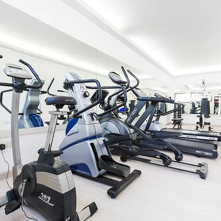 卡拉福内尔斯酒店 酒店