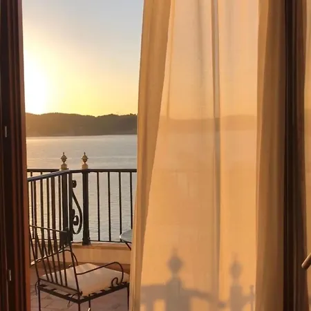 Ξενοδοχείο Cala Fornells 4*