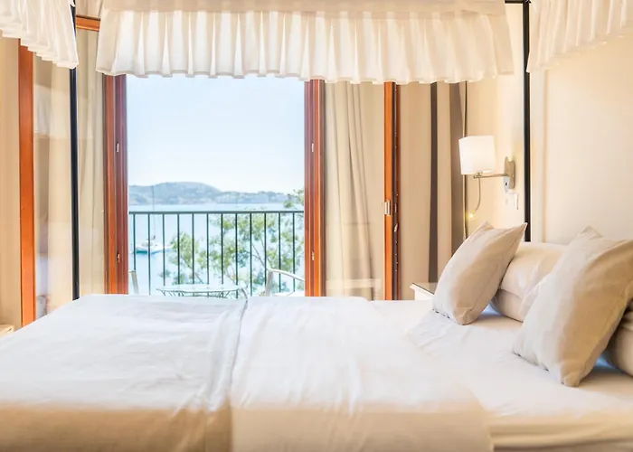 Ξενοδοχείο Cala Fornells 4*