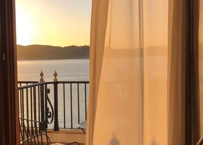 Ξενοδοχείο Cala Fornells 4*