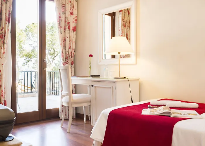 Cala Fornells Готель 4*