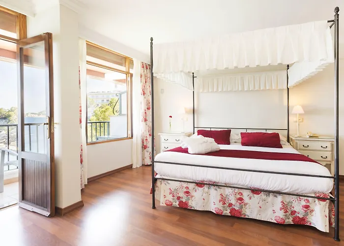 Cala Fornells Готель 4*